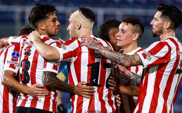 [VIDEO] Boselli y compañía hicieron sarambí del "Tacua": 4-0