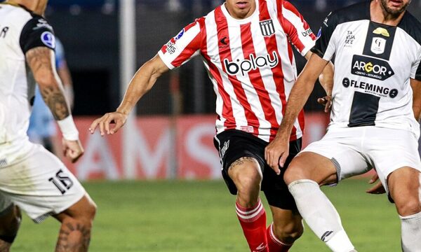 ¡Bajón total! Tacuary fue goleado por Estudiantes de la Plata por la Sudamericana