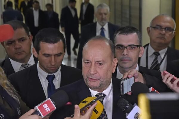 Salomón dice que no hay el “doble fuero” y solo los presentes jurarán - Política - ABC Color