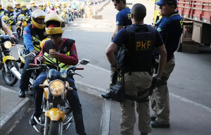 Sigue el cerco contra las motocicletas irregulares en el Puente de la Amistad - La Clave