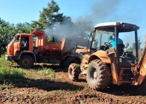 MOPC y Municipalidad de Acahay redoblan esfuerzos para reparar caminos rurales - .::Agencia IP::.
