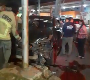 Conductor cruzó el semáforo en rojo y chocó contra otro vehículo - trece