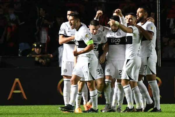 Diego Aguirre y el inédito once: “Jugamos sin delanteros” - Olimpia - ABC Color