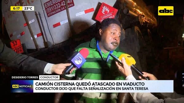 Video: camión cisterna quedó atascado en viaducto - ABC Noticias - ABC Color