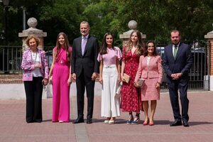 La infanta Sofía, hija del rey Felipe de España, recibió la confirmación - Gente - ABC Color