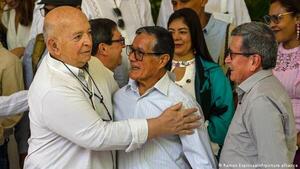 Gobierno de Colombia y ELN extienden por 10 días los diálogos de paz