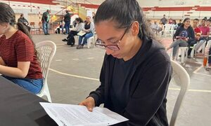 Finaliza rúbrica del compromiso de los nuevos becarios universitarios y técnicos de ITAIPU