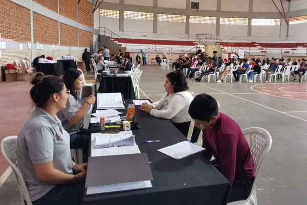 Becas Itaipú: finaliza este viernes la firma del compromiso de los nuevos becarios - El Independiente