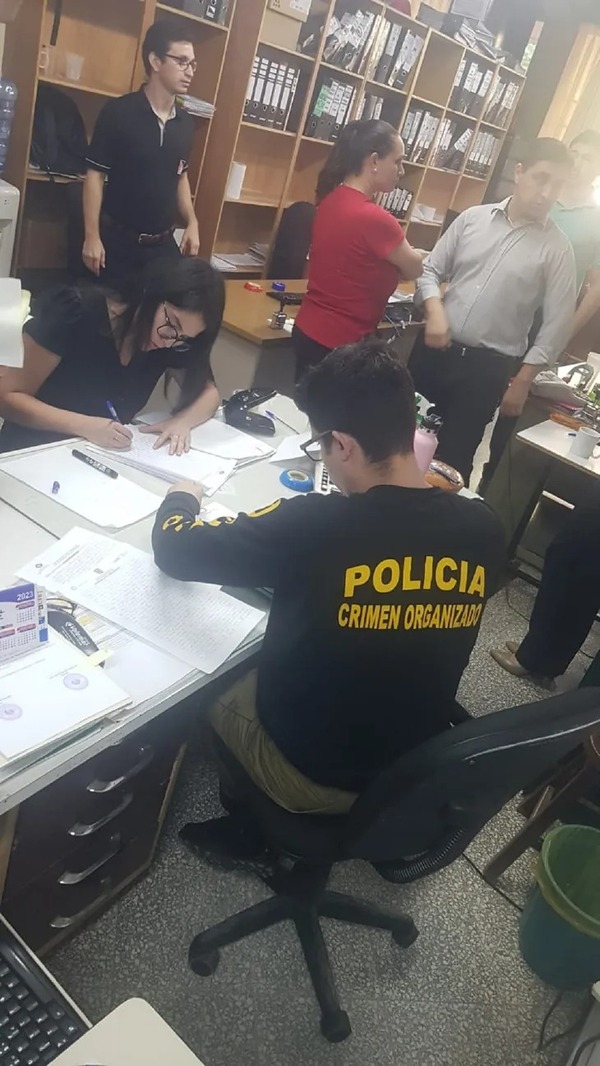 Allanan sede de la Facultad de Arquitectura de la UNA por caso de contratos fantasma