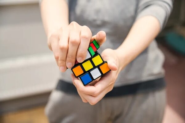 Establecen nuevo récord nacional en resolver un cubo de Rubik: ¿en cuánto tiempo fue y quién lo logró? - Nacionales - ABC Color