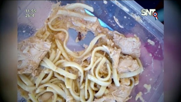 Presidente Franco: ¿Una cucaracha en el almuerzo escolar? - SNT