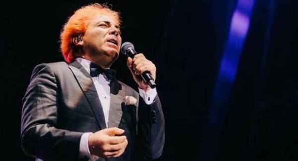 ¡Cristian Castro canta hoy con un nuevo look!
