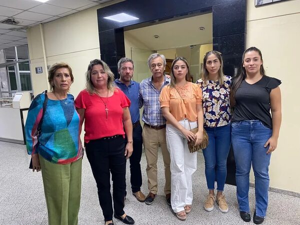 Caso María Sol Chávez: familia exige justicia para joven que murió por supuesta negligencia de odontóloga - Nacionales - ABC Color