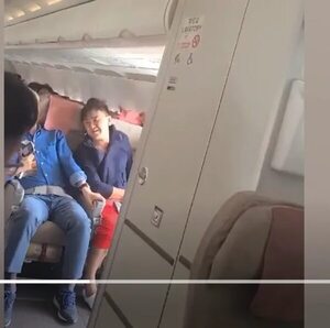 Video: pasajero abre la puerta de un avión en pleno vuelo en Corea del Sur - Mundo - ABC Color