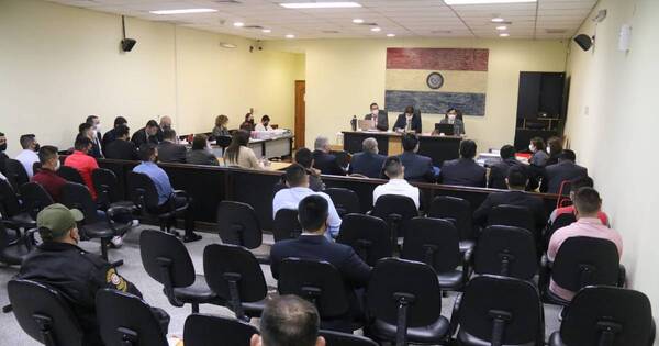 La Nación / Ratifican condenas de 17 y 15 años de cárcel para marinos que abusaron de una menor