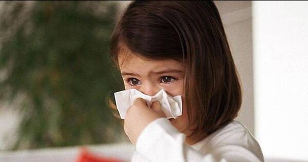 La Nación / Pediatras aconsejan no creer en mitos sobre infecciones respiratorias: “andar descalzo no enferma”
