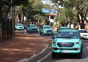 Diario HOY | ANDE entrega vehículos eléctricos para trabajo operativo en Alto Paraná