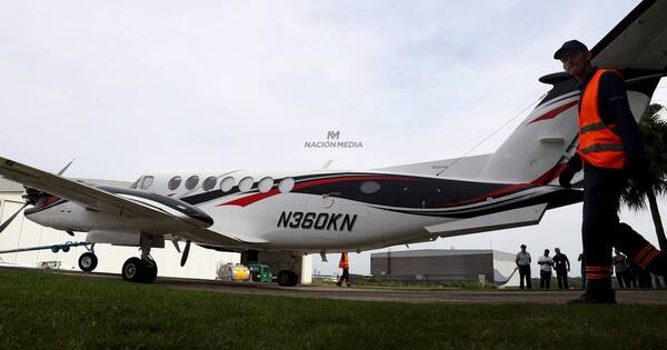 La Nación / Exclusivo avión aterrizó en el hangar de Aero Centro
