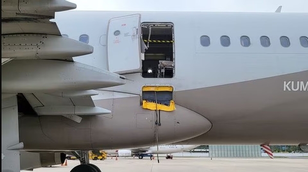 Diario HOY | Un pasajero abre la puerta de un avión de Asiana en pleno vuelo