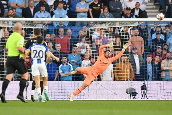 Versus / Para verlo una y otra vez: El golazo de Julio Enciso al Manchester City desde todos los ángulos