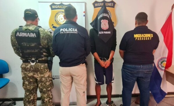 Expulsan del país a brasileño detenido con camioneta robada