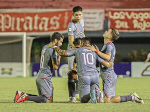 Fernando de la Mora festejó en el Este - APF