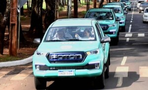 ANDE renueva su flota con vehículos eléctricos en Alto Paraná