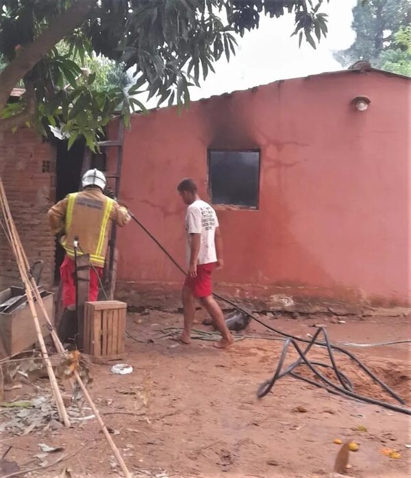 Incendio consumió parte de una vivienda en Carapeguá - Policiales - ABC Color