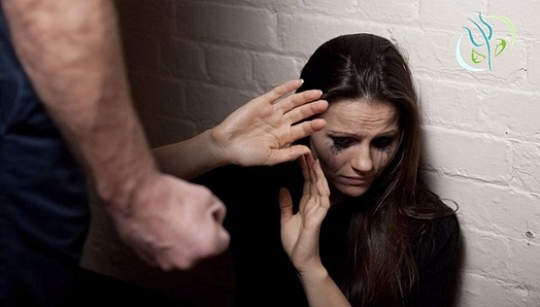 Un hombre intenta matar a su ex pareja mientras dormía