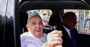 La Nación / El papa vuelve al trabajo tras descansar un día debido a una fiebre