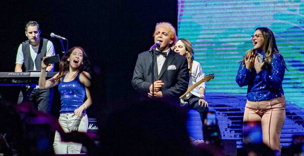 [GALERÍA] Cristian Castro se pasó hablando de Gaby Bo en su concierto en Paraguay