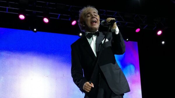 Con treintena de canciones, Cristian Castro se reencontró con sus fans