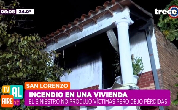 San Lorenzo: El segundo nivel de una vivienda fue consumida por un incendio - trece