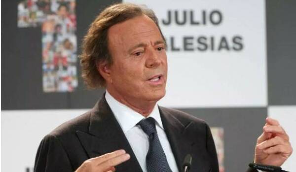 Julio Iglesias enciende las alarmas por su salud: “No responde a las llamadas”