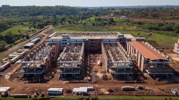 Gran Hospital del Sur registra avance del 30% en la capital de Itapúa
