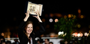 Diario HOY | Directora Justine Tiet recibe Palma de Oro en Cannes con discurso contra Macron