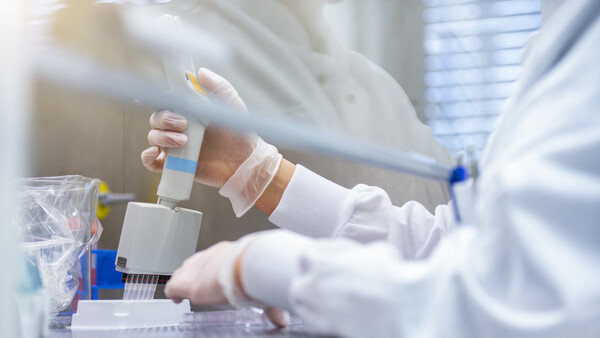 Diario HOY | La IA ayuda a crear nuevo antibiótico capaz de matar una superbacteria mortal