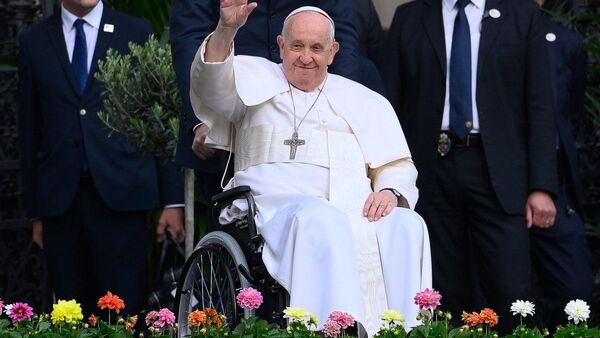 El Papa vuelve al trabajo tras descansar un día debido a una fiebre