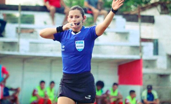 Zulma Quiñónez hará historia al arbitrar en el fútbol masculino •