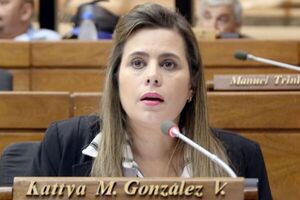 Diputada propone excluir al PLRA del bloque opositor en el Congreso - ADN Digital