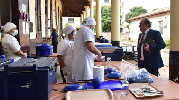 Hasta ratón muerto encuentran en almuerzo escolar, denuncian