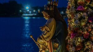 Emotiva procesión de María Auxiliadora por el río Paraguay