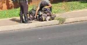 La Nación / Se negó a entregar su moto a la Patrulla Caminera y le prendió fuego en San Lorenzo