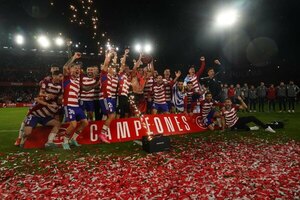 Versus / Granada y Las Palmas ascienden a primera en la Liga española