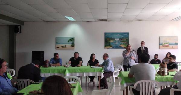 La Nación / Intendentes analizan situación del PLRA e insisten en que Efraín dé un paso al costado