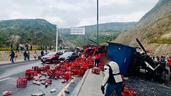 Tres fallecidos y 20 heridos en un accidente de tránsito en la capital ecuatoriana - Mundo - ABC Color
