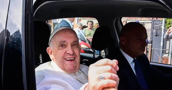 La Nación / El papa vuelve al trabajo tras un cuadro de fiebre