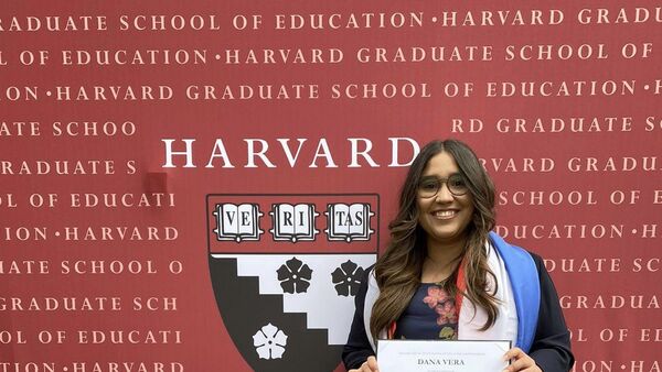 Joven paraguaya egresa de la prestigiosa Harvard y hasta logra distinción