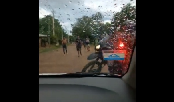 Detienen once personas tras atacar a policías y patrulleras