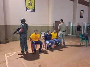Detienen a tres personas con drogas, armas y municiones en la Colonia Estrella Dpto. de Amambay